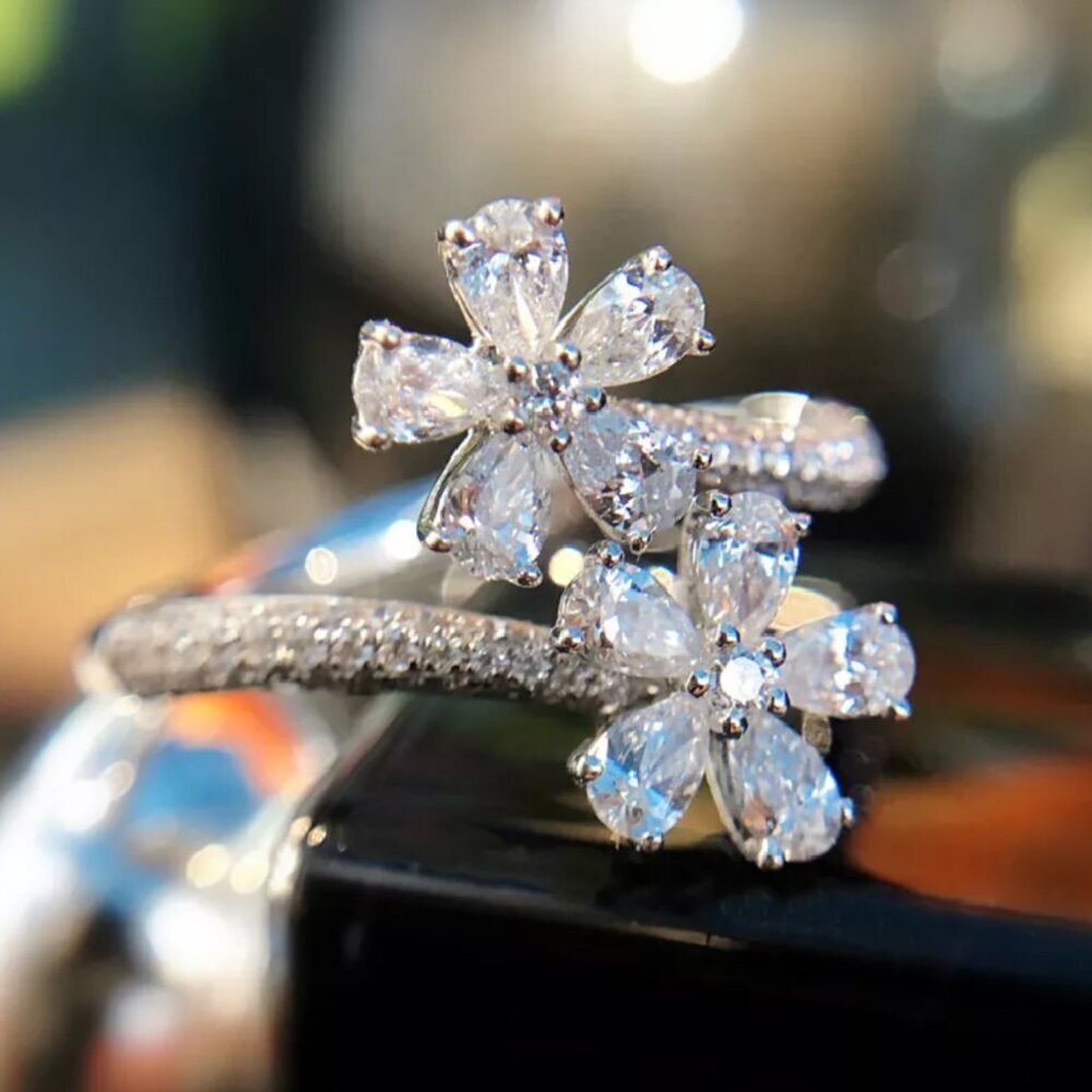 NEW 18k White Gold Diamond Flower Ring Adjustable Size